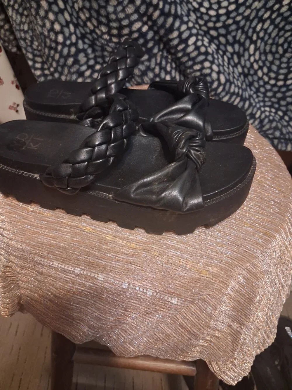 Sandles